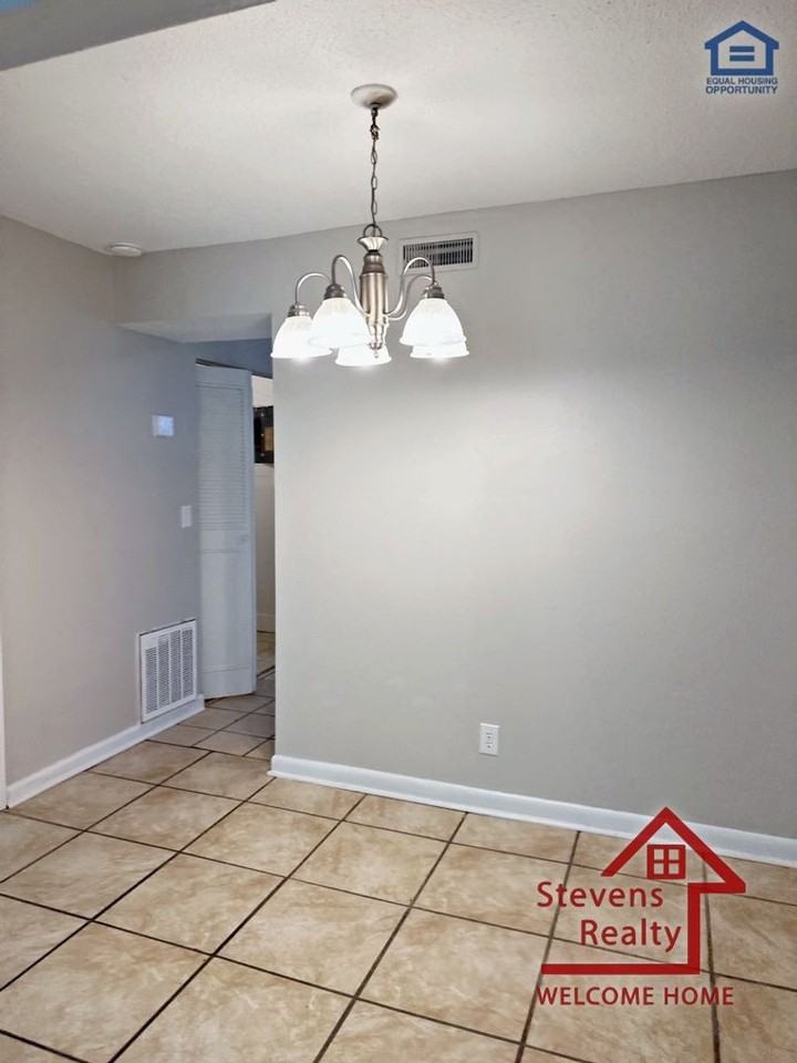 4330 Wilson St - Photo 5 of 36