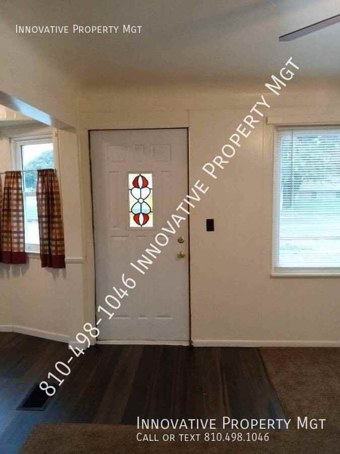 2106 E Bristol Rd - Photo 3 of 45