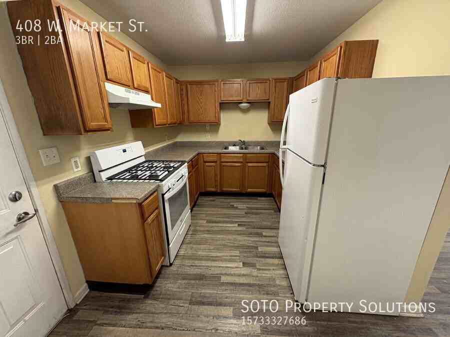 408 W Market St - Photo 3 of 10