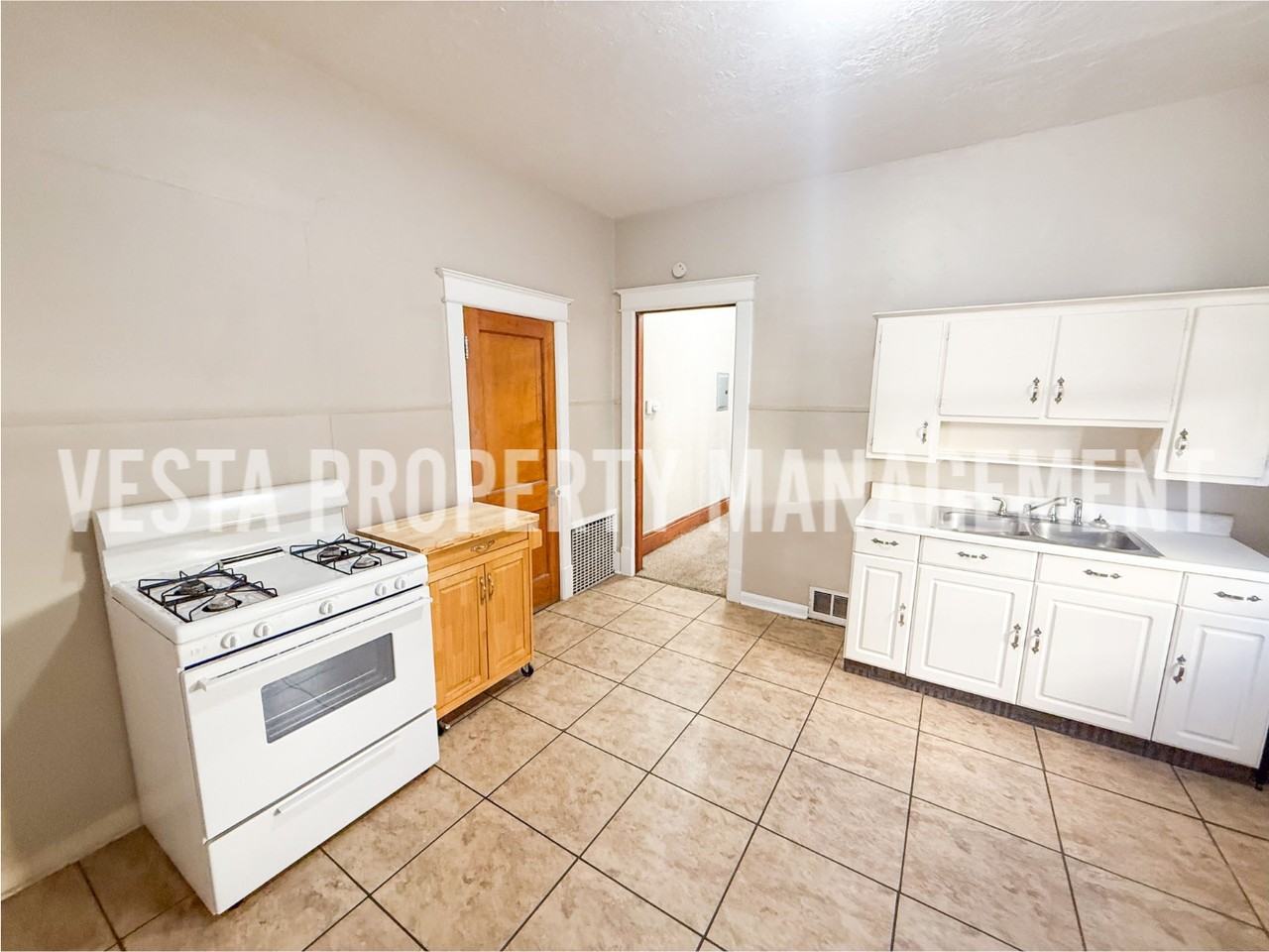 2273 Jefferson Ave #2 - Photo 4 of 12