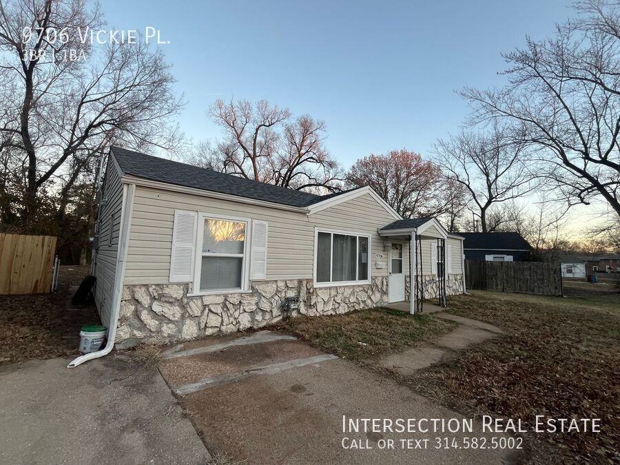 9706 Vickie Pl - Photo 2 of 15