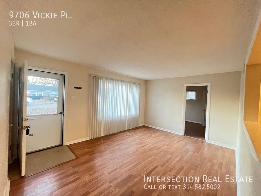 9706 Vickie Pl - Photo 3 of 15