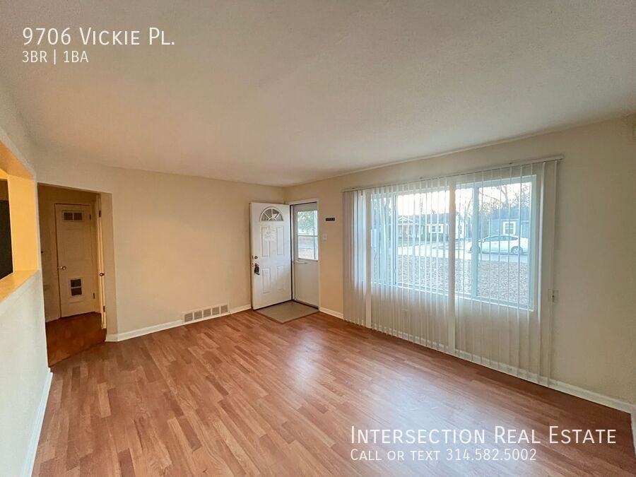 9706 Vickie Pl - Photo 4 of 15