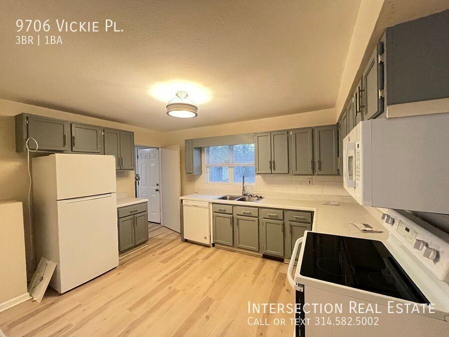 9706 Vickie Pl - Photo 5 of 15