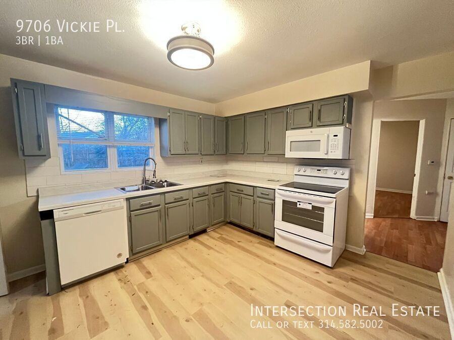 9706 Vickie Pl - Photo 6 of 15