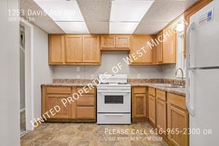 1253 Davis Ave Nw - Photo 1 of 1