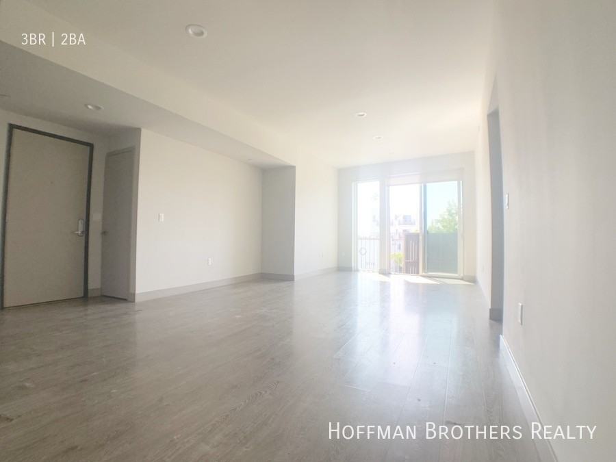 3714 Kelton Ave #304 - Photo 5 of 9