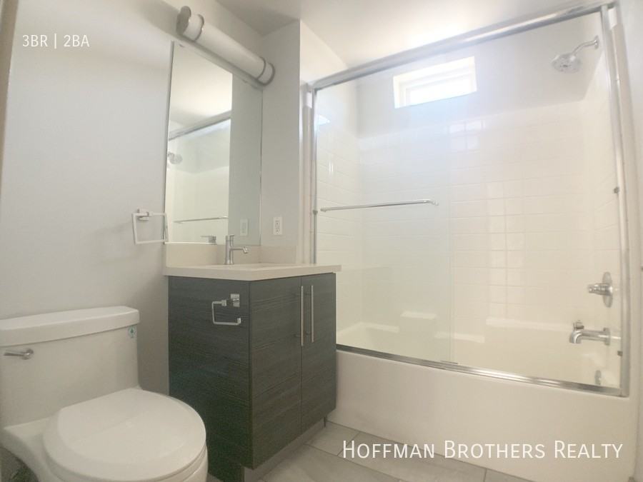 3714 Kelton Ave #304 - Photo 7 of 9