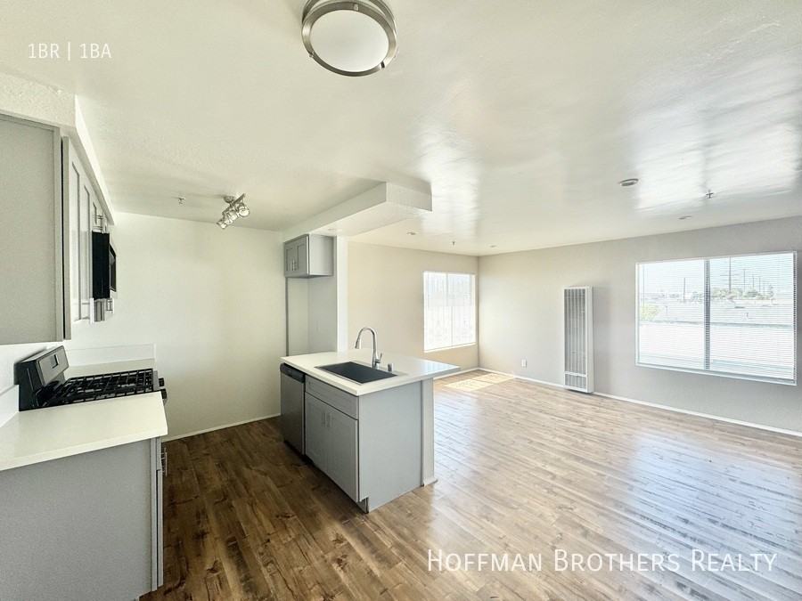 12914 Doty Ave #6 - Photo 2 of 11