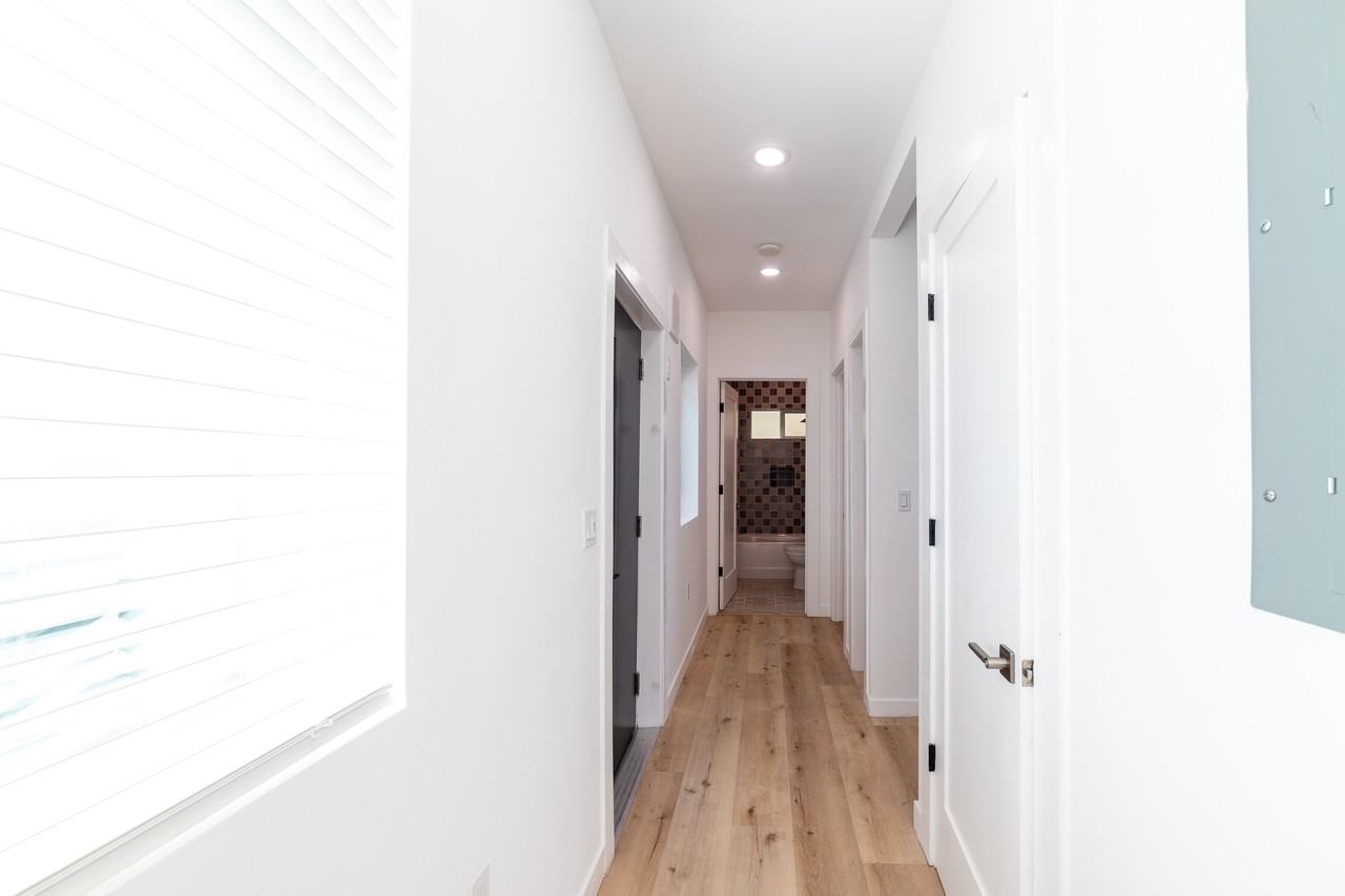 4369 Rosewood Ave - Photo 7 of 33