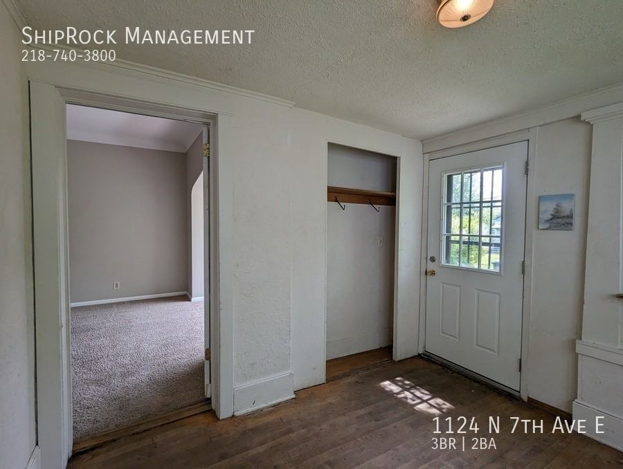 1124 N 7th Ave E - Photo 2 of 24