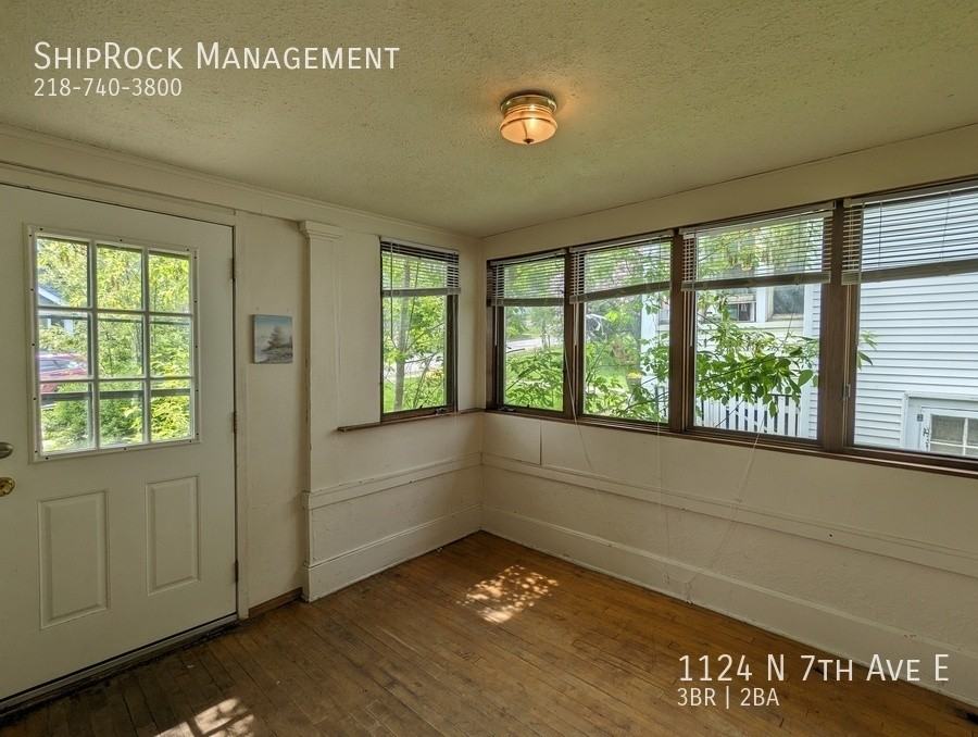 1124 N 7th Ave E - Photo 3 of 24