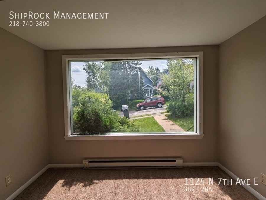 1124 N 7th Ave E - Photo 4 of 24