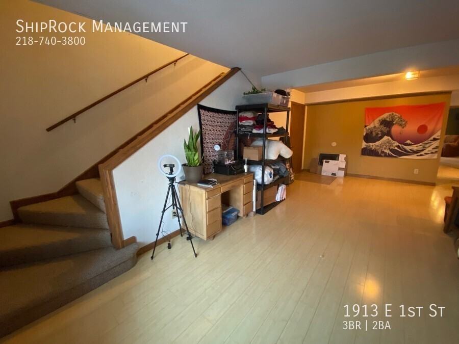 1913 E 1st St - Photo 3 of 17