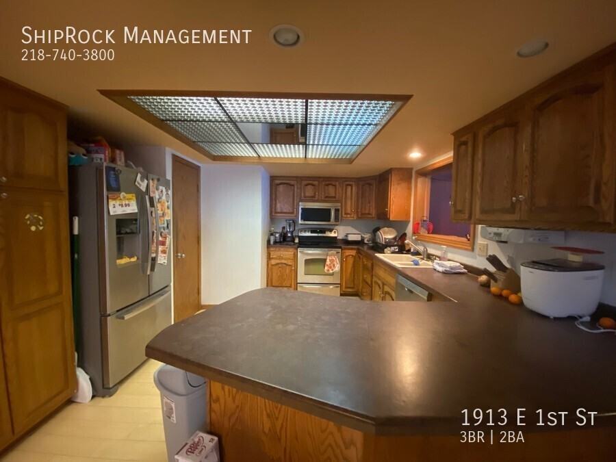 1913 E 1st St - Photo 6 of 17