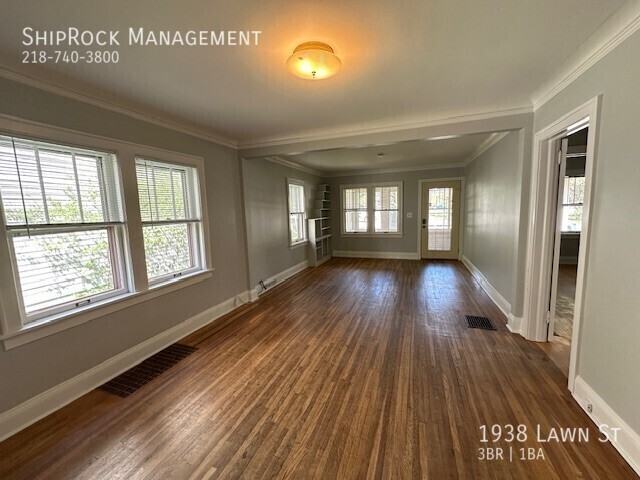 1938 Lawn St - Photo 2 of 36