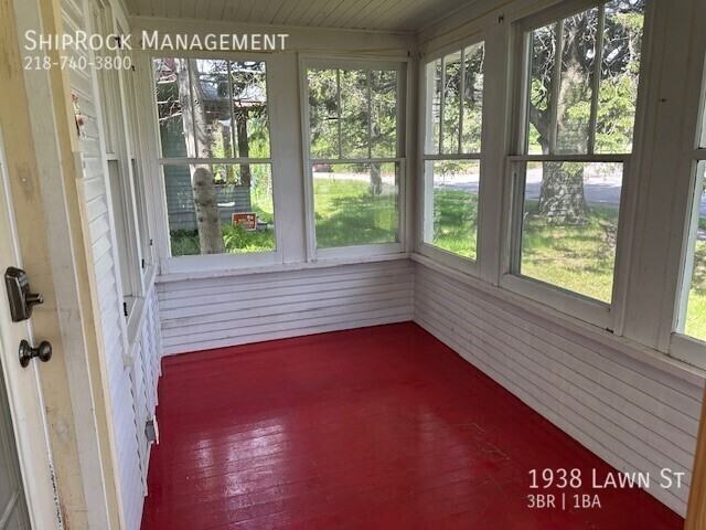 1938 Lawn St - Photo 4 of 36