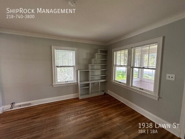 1938 Lawn St - Photo 5 of 36