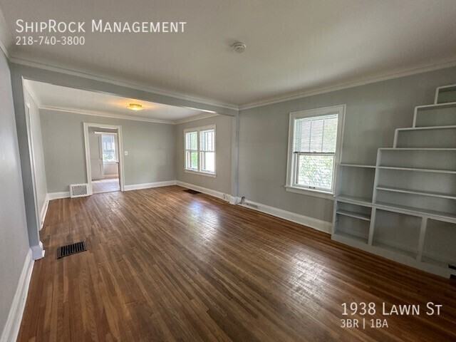 1938 Lawn St - Photo 7 of 36