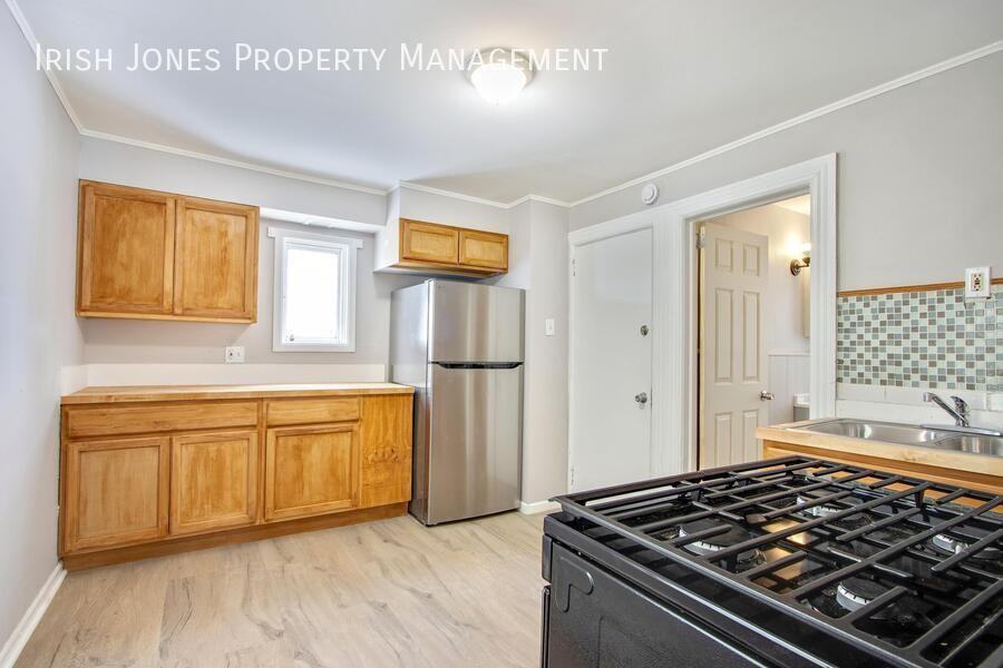 105 Howell St #1 - Photo 5 of 15