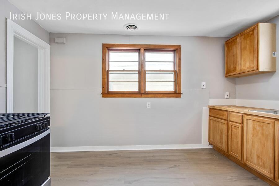 105 Howell St #2 - Photo 5 of 16