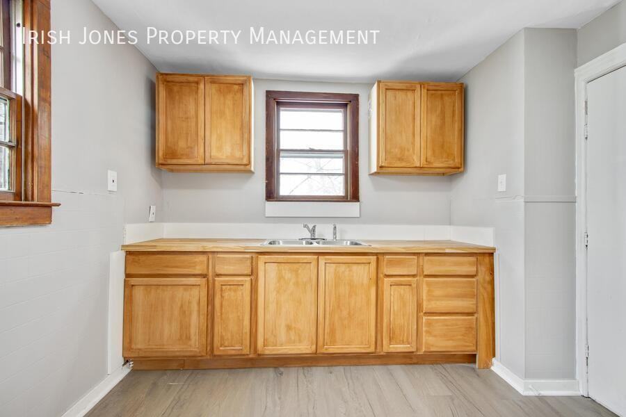 105 Howell St #2 - Photo 6 of 16