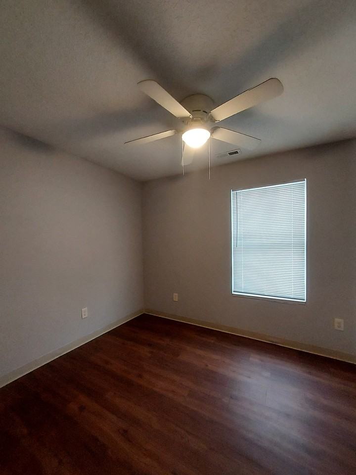 179 S 6th St #D - Photo 4 of 7