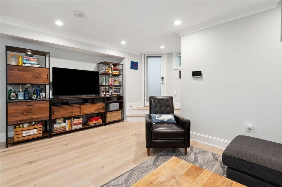 2150 Florida Ave Nw #1 - Photo 7 of 17