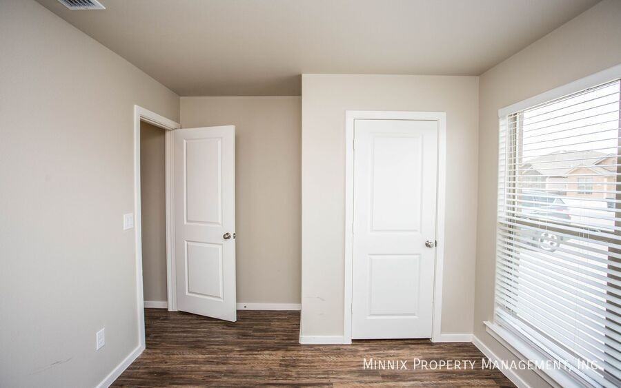 2111 N. Jayton Ave. - 2111 N. Jayton Ave. #B - Photo 4 of 25