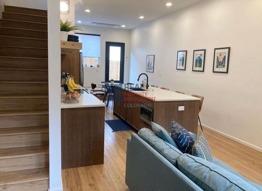 1266 Newton St - Photo 3 of 16