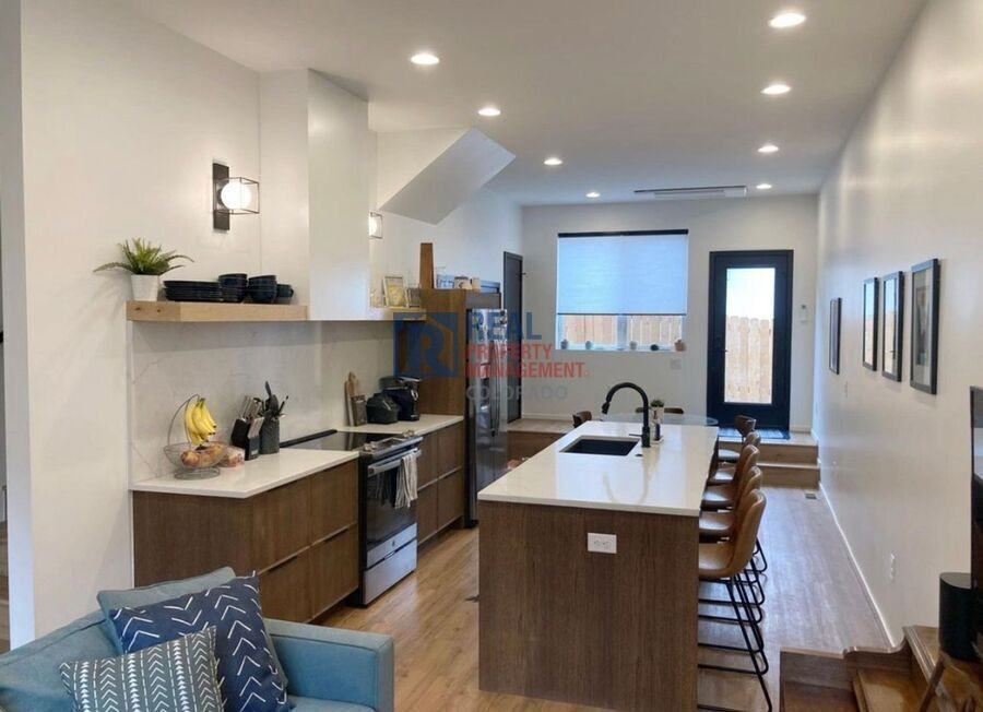 1266 Newton St - Photo 4 of 16