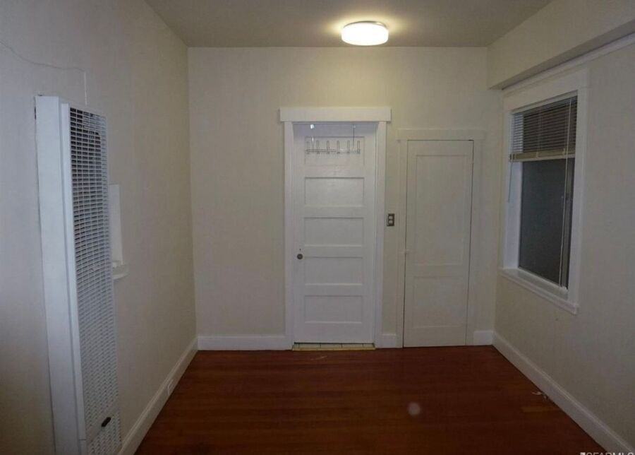 10 Brooklyn Pl #03 - Photo 3 of 8