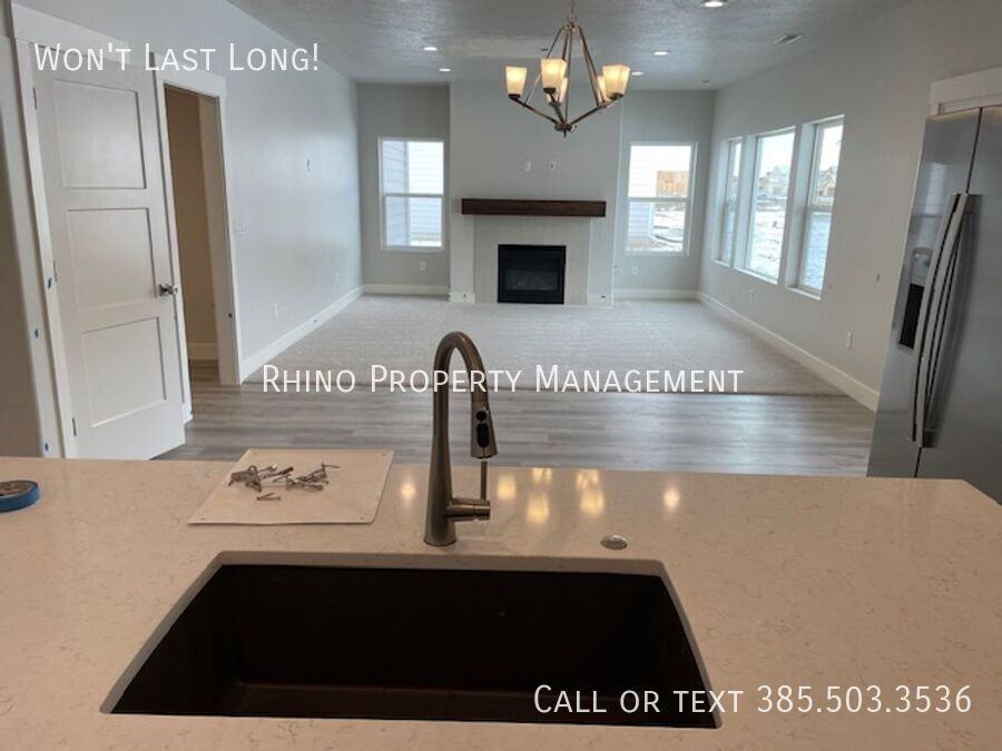 1119 S 4350 W - Photo 4 of 18