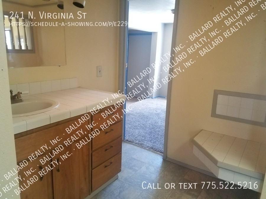 241 Virginia St - Photo 4 of 17