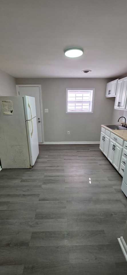 3309 Noble St - Photo 4 of 7