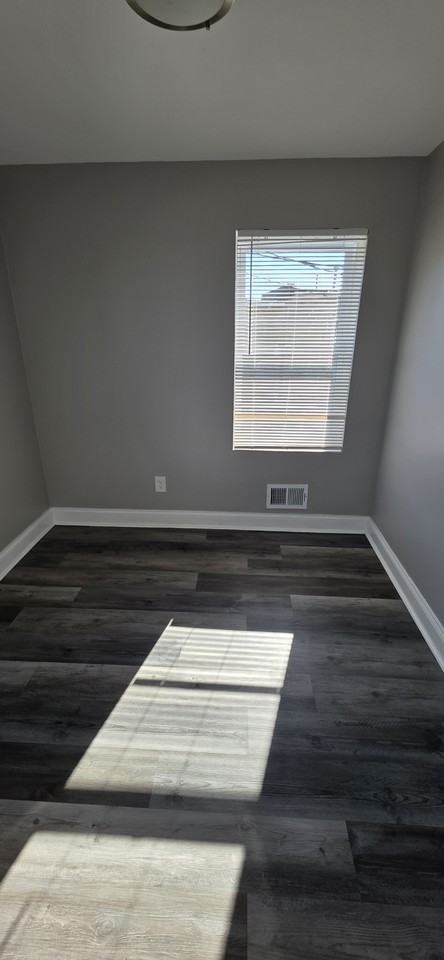 201 N Rose St - Photo 6 of 8