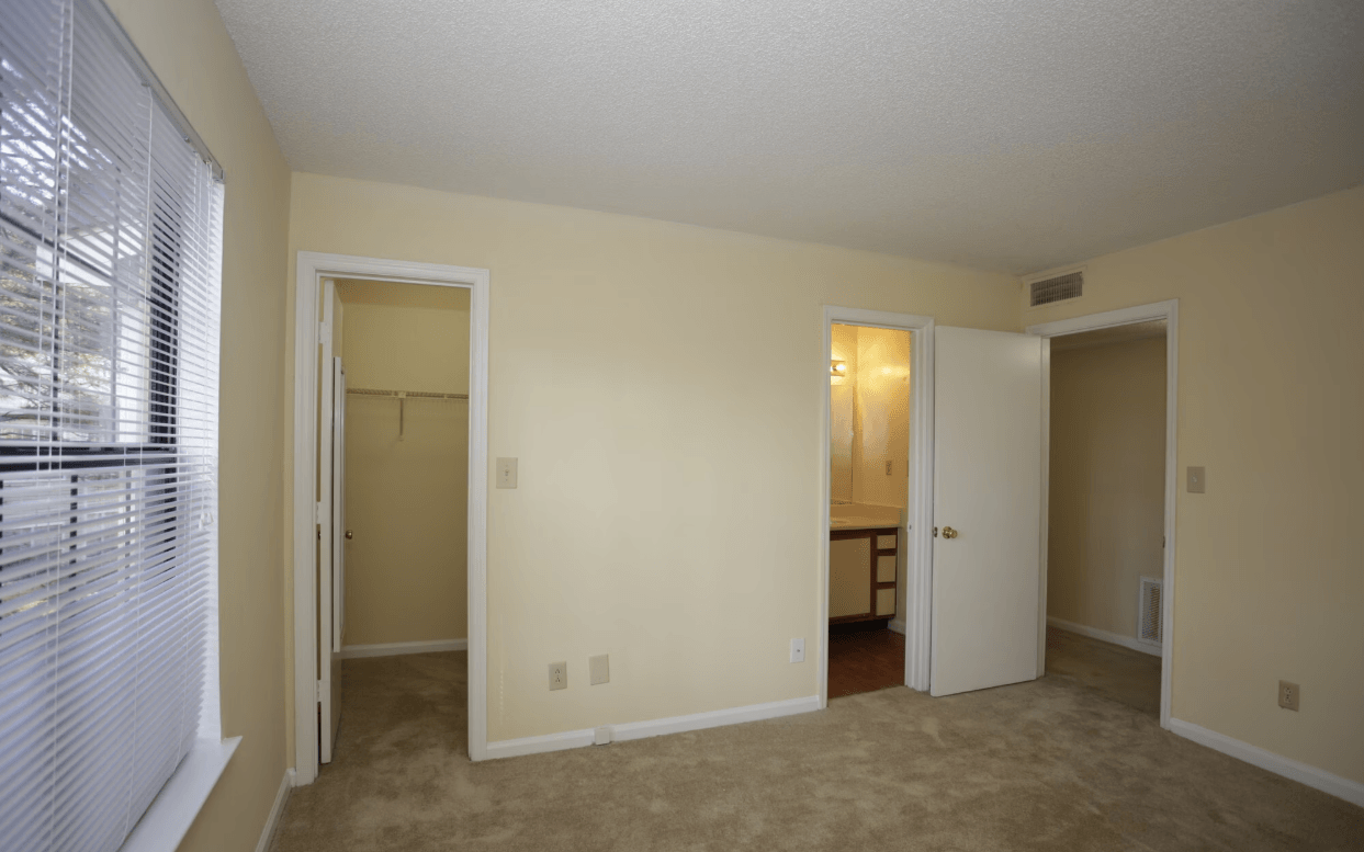 Oak Ridge Trace I Apartments Located in Morrow, GA - Photo 2 of 8