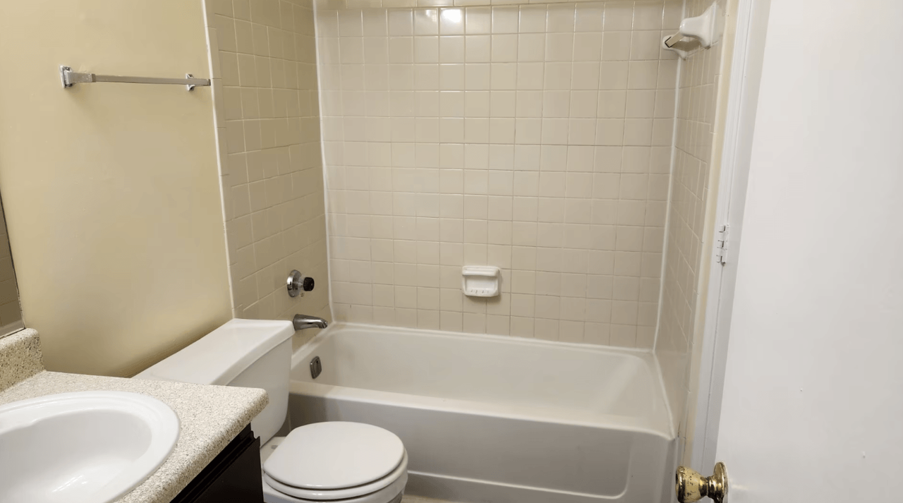 Oak Ridge Trace I Apartments Located in Morrow, GA - Photo 3 of 8