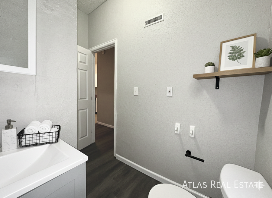 616 N Weber St #102 - Photo 4 of 18