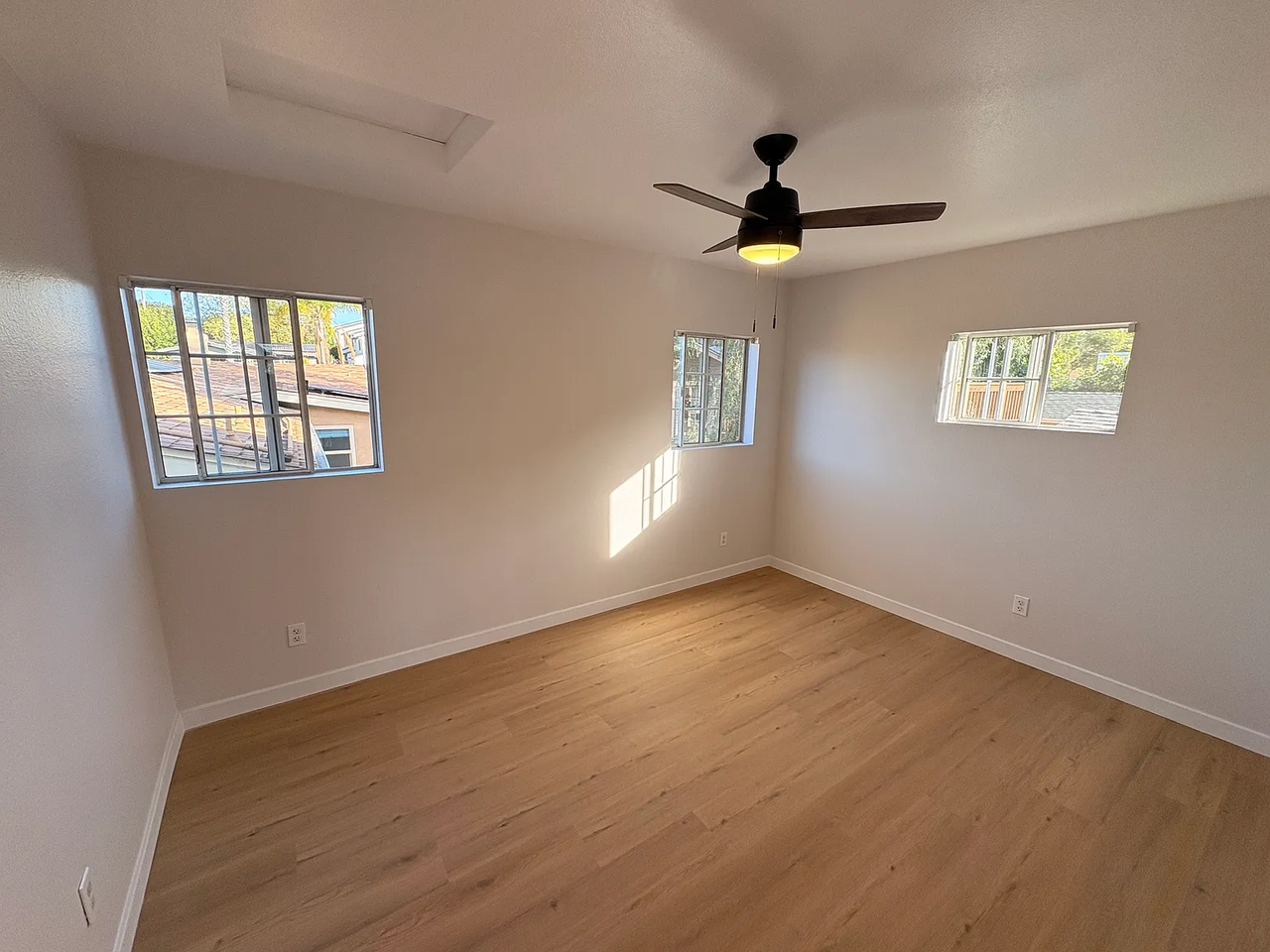 3720 Louisiana St - Photo 6 of 17