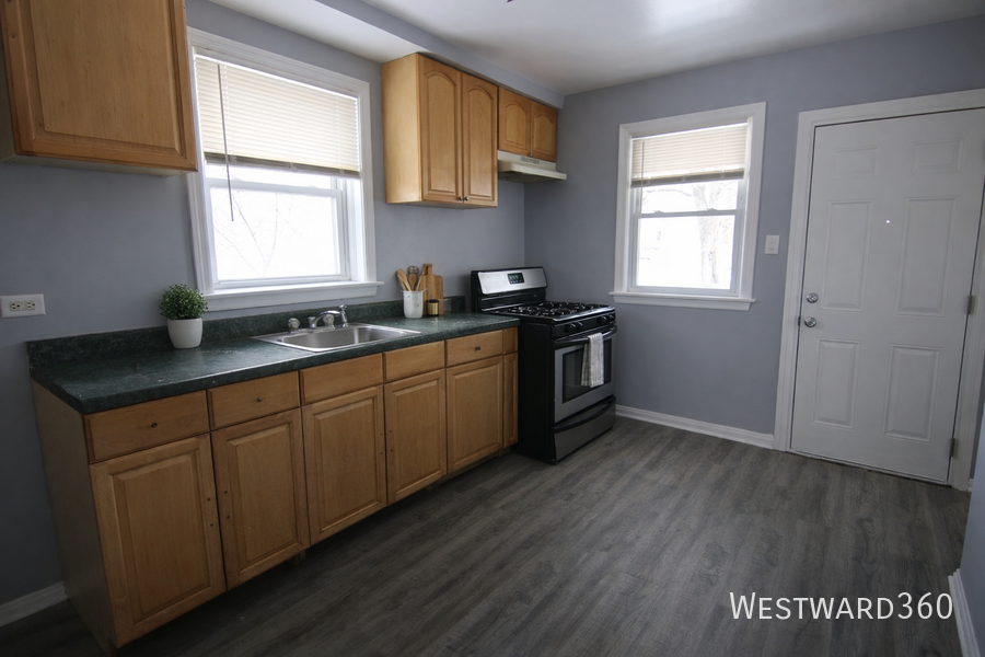 14301 S Edbrooke Ave - Photo 4 of 11