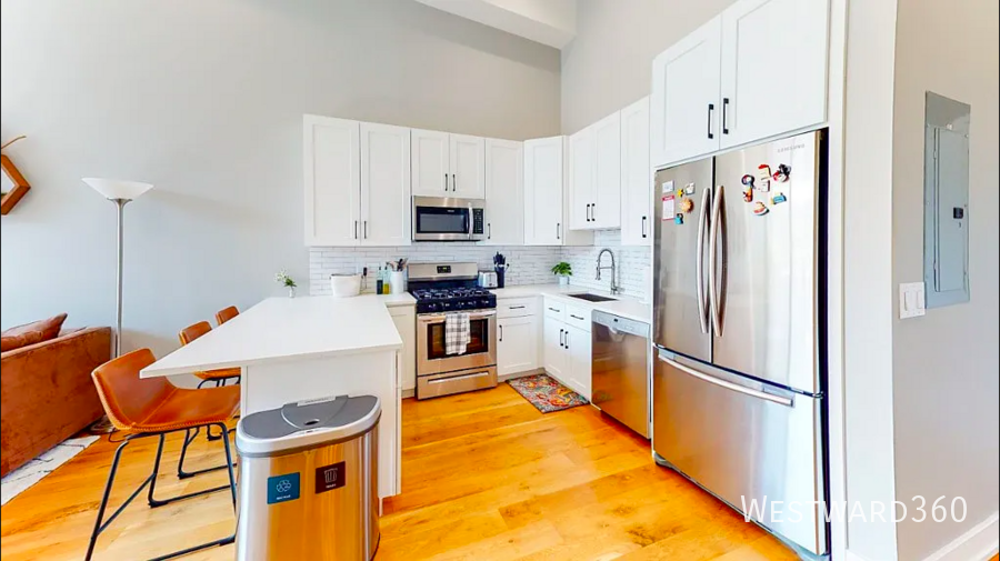 1470 W Webster Ave #204