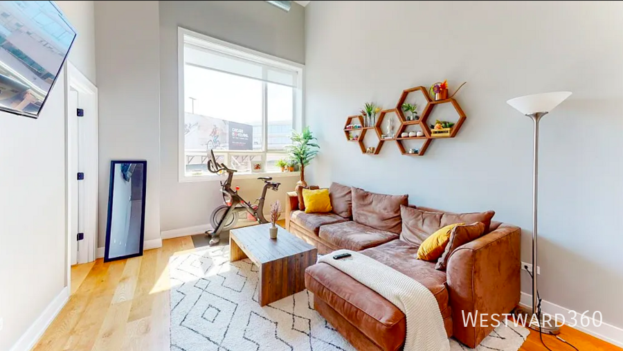 1470 W Webster Ave #204 - Photo 2 of 7