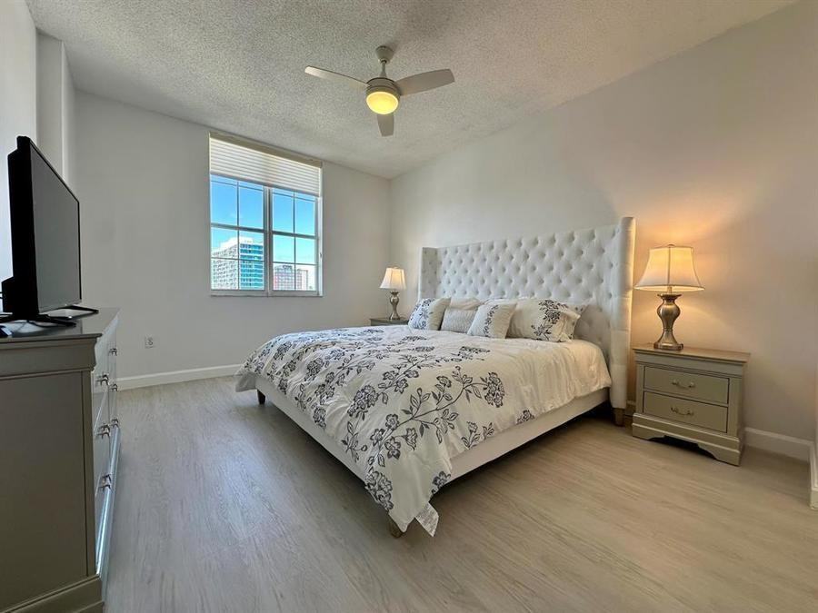 651 Okeechobee Blvd - Photo 7 of 14