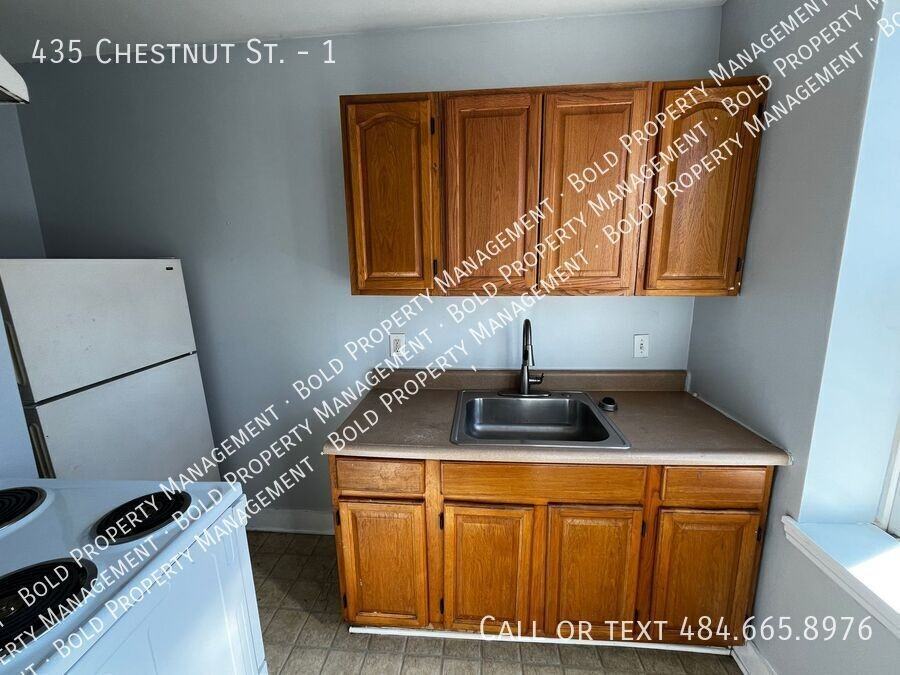 435 Chestnut St #1 - Photo 4 of 10