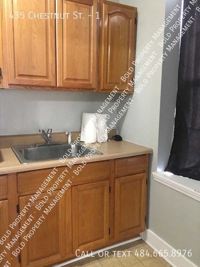 435 Chestnut St #1 - Photo 5 of 10