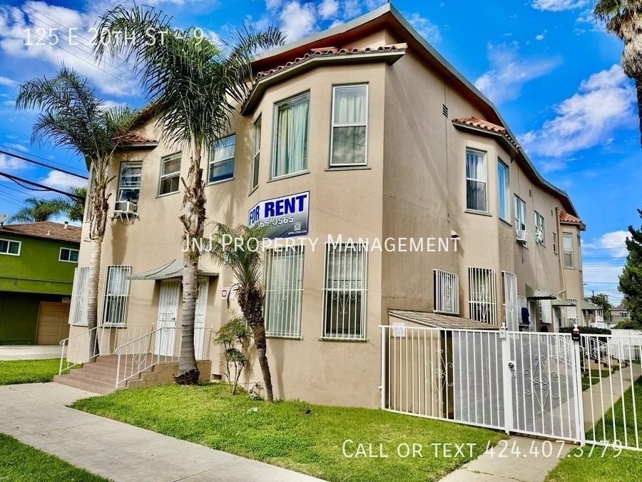 125 E 20th St #9 - Photo 2 of 10