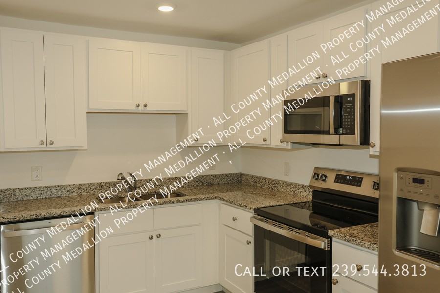 915 Graystone Ave - Photo 7 of 17