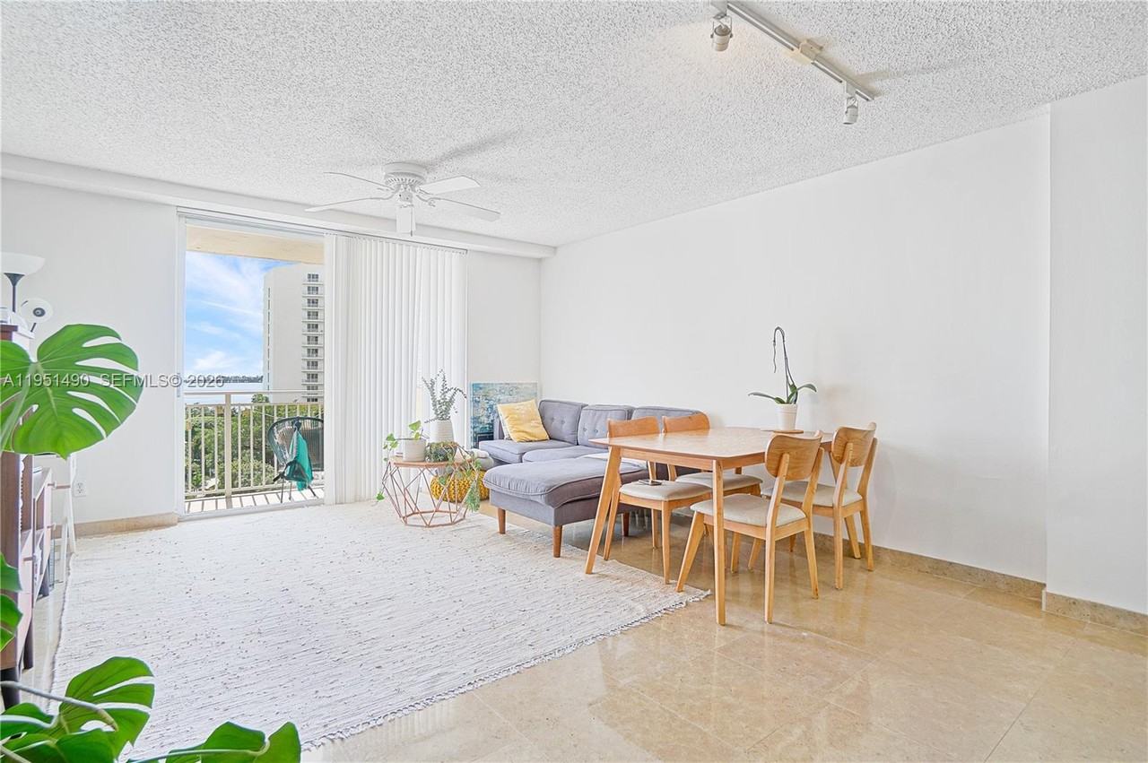 Brickell Ave #770-906 - Photo 6 of 17