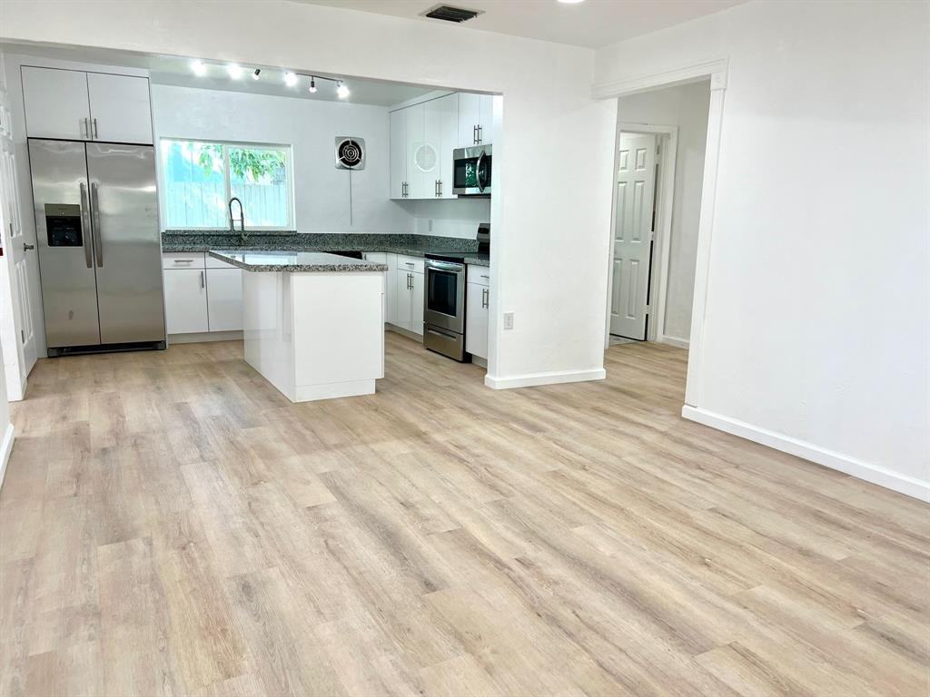 801 Ne 36th St #801 - Photo 4 of 20